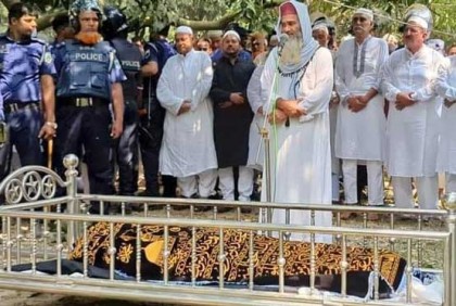 প্যারোলে মুক্তি পেয়ে মায়ের জানাজায় বিএনপি নেতা চাঁদ