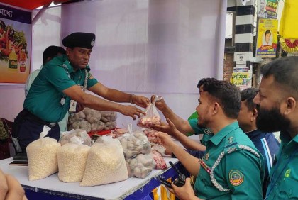 রংপুরে ৬৫০ টাকায় গরুর মাংস বিক্রি করলো পুলিশ