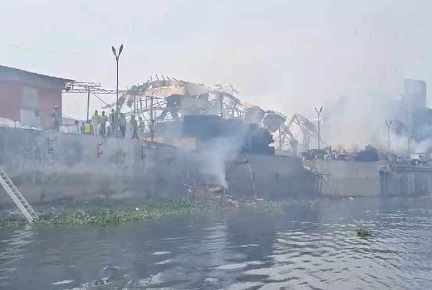গজারিয়ার প্লাইবোর্ড গুদামের আগুন ১৫ ঘণ্টা পর নিয়ন্ত্রণে