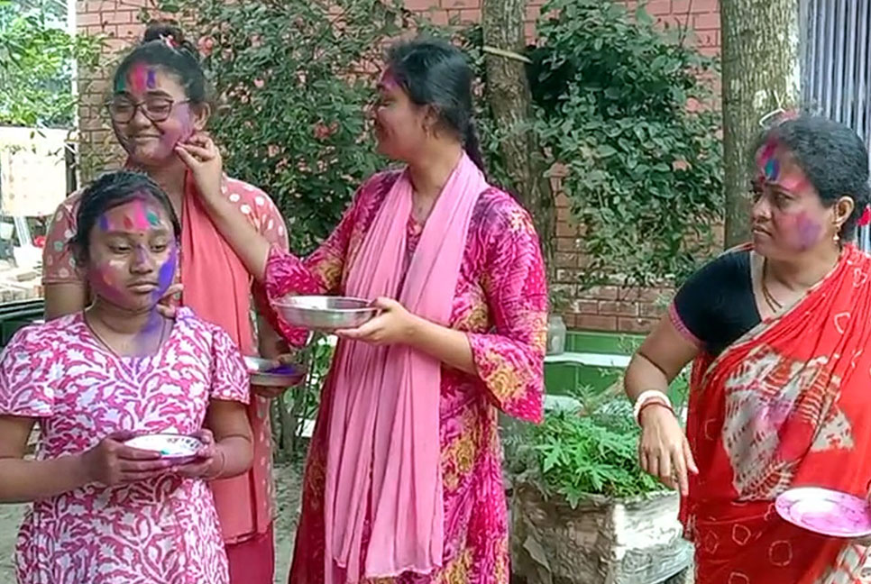 কলাপাড়ায় হলি উৎসব উদযাপিত 