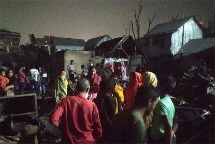 সর্বস্ব হারিয়ে খোলা আকাশের নিচে রাত কেটেছে কয়েকশ পরিবারের