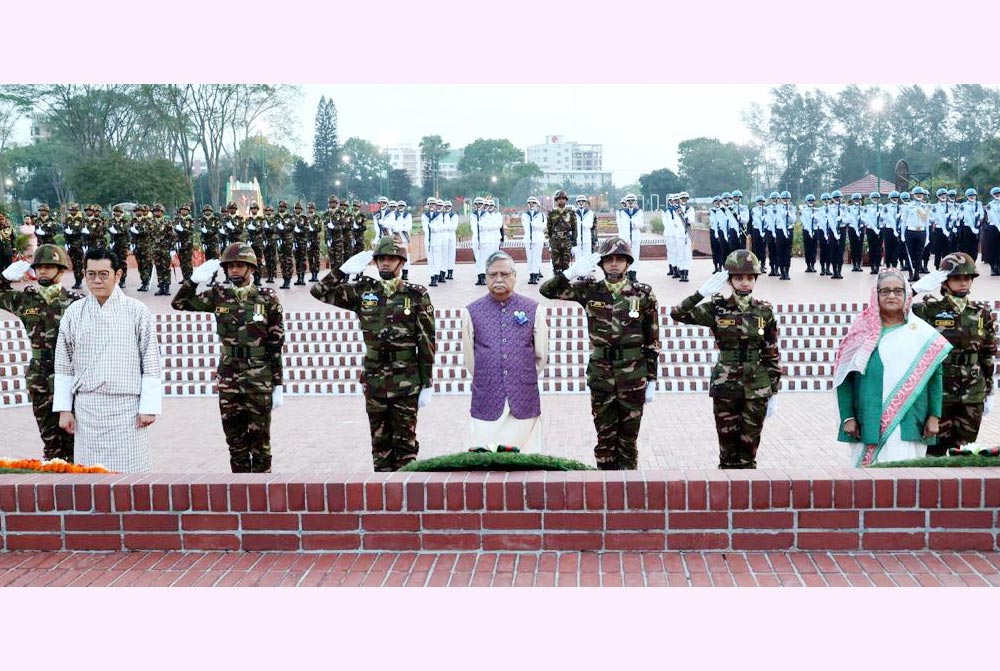 স্বাধীনতা দিবসে স্মৃতিসৌধে রাষ্ট্রপতি ও প্রধানমন্ত্রীর শ্রদ্ধা 