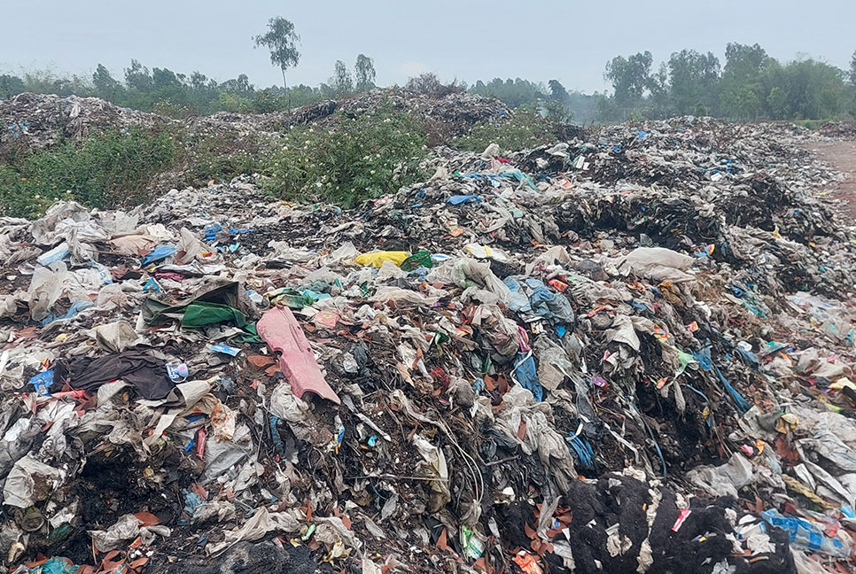 নিষিদ্ধ পলিথিনে সয়লাব পঞ্চগড়
