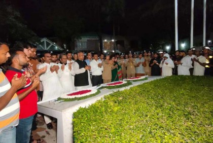 টুঙ্গিপাড়ায় বঙ্গবন্ধুর সমাধিতে শ্রদ্ধায় স্বাধীনতা দিবসের আনুষ্ঠানিকতা শুরু