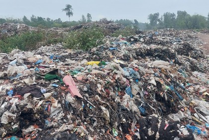 নিষিদ্ধ পলিথিনে সয়লাব পঞ্চগড় 