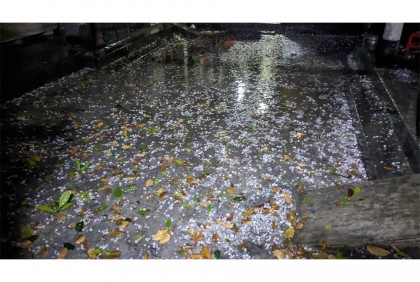 নাটোরে হঠাৎ শিলাবৃষ্টি