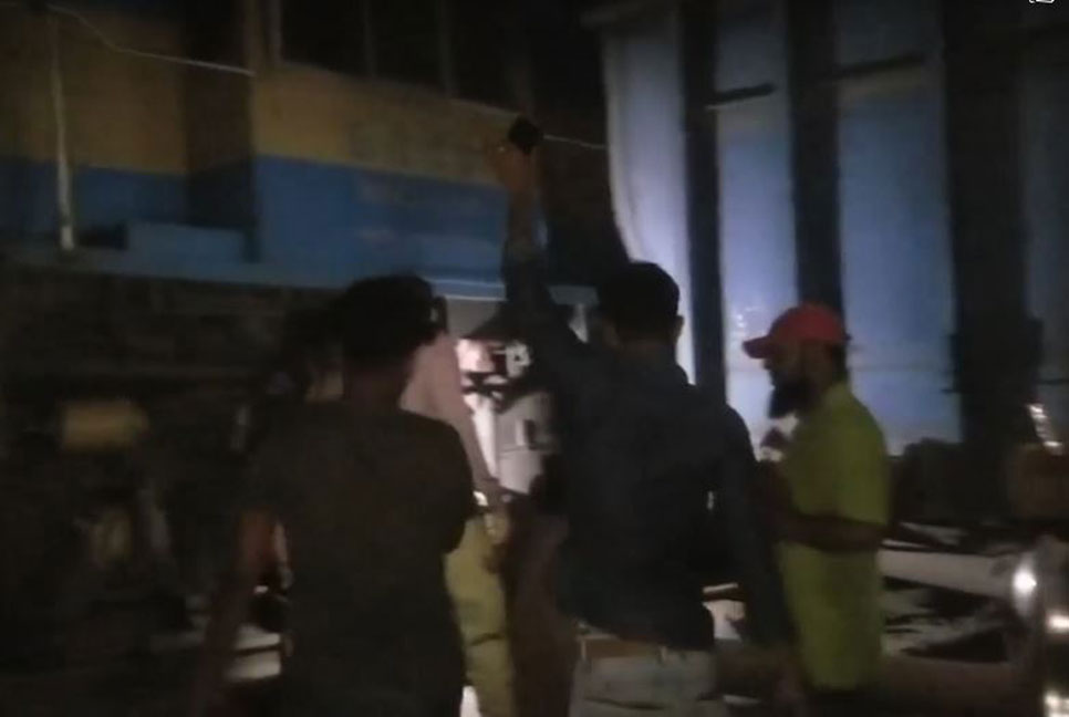 ট্রেন দুর্ঘটনায় তদন্ত কমিটি গঠন, ৩ জন বরখাস্ত