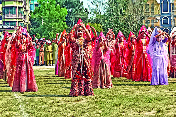 পুতুলের মতো নাচল সেই ভাইরাল শিশুরা