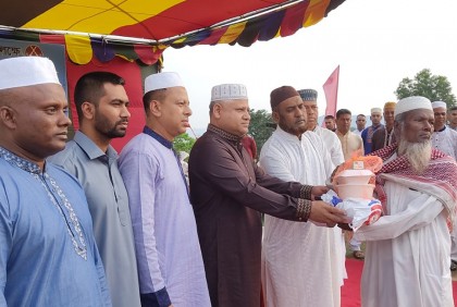 খাগড়াছড়িতে বিজিবির উদ্যোগে ইফতার ও খাদ্য সামগ্রী বিতরণ 