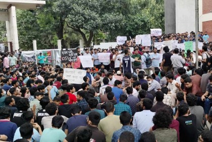 ফের উত্তাল বুয়েট, সকাল থেকেই বিক্ষোভে শিক্ষার্থীরা


