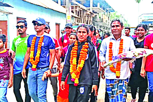 পঞ্চগড়ে সাফজয়ী ইয়ারজানকে সংবর্ধনা