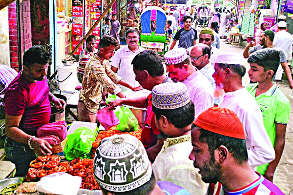 ইফতার ও সাহরিতে কী খাবেন