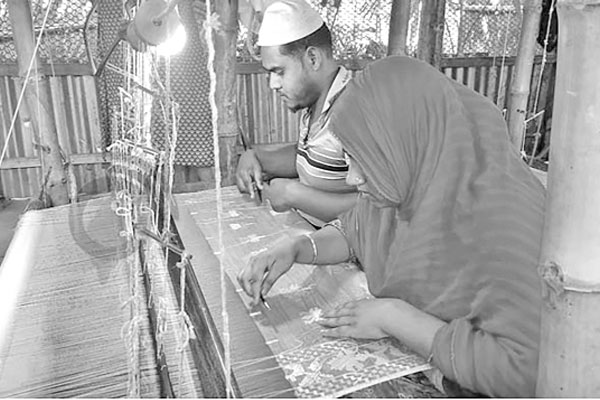 ঈদ ঘিরে ব্যস্ততা জামদানি কারখানায়