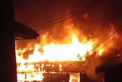 কক্সবাজারের পেকুয়ায় অগ্নিকাণ্ডে ৭টি বসতঘর পুড়ে ছাই