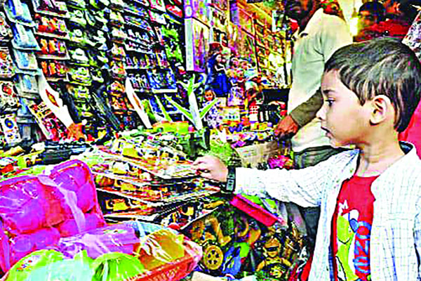 এক আঙিনায় সব পণ্যের সমাহার