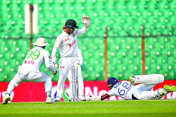 টিকে থাকার চ্যালেঞ্জ নাজমুলদের