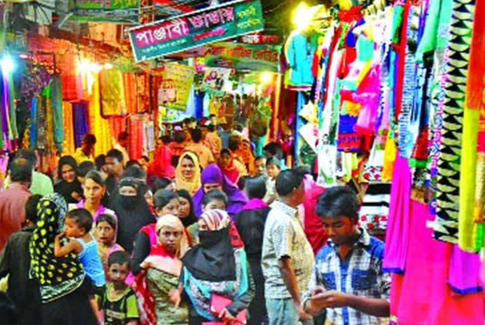 রেয়াজুদ্দিন বাজার: এক আঙিনায় সব পণ্যের পসরা