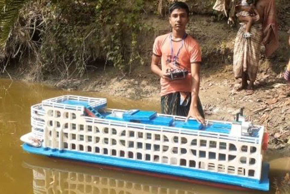 দশম শ্রেণির ছাত্র বানালো তিনতলা জাহাজ!