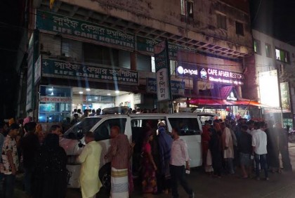 প্রসূতির মৃত্যুতে পালালেন চিকিৎসক, হাসপাতাল ভাঙচুর