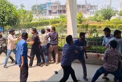 আধিপত্য নিয়ে সাতক্ষীরা মেডিকেল কলেজে ছাত্রলীগের সংঘর্ষ