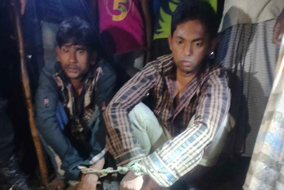 নীলফামারীতে রেললাইনের ক্লিপ খোলার সময় দুই যুবক আটক