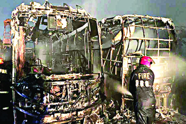 ডেমরায় পুড়ল ১৪ ভলভো বাস