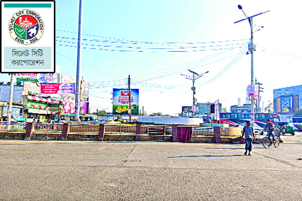 গোলচত্বর এখন গলার কাঁটা