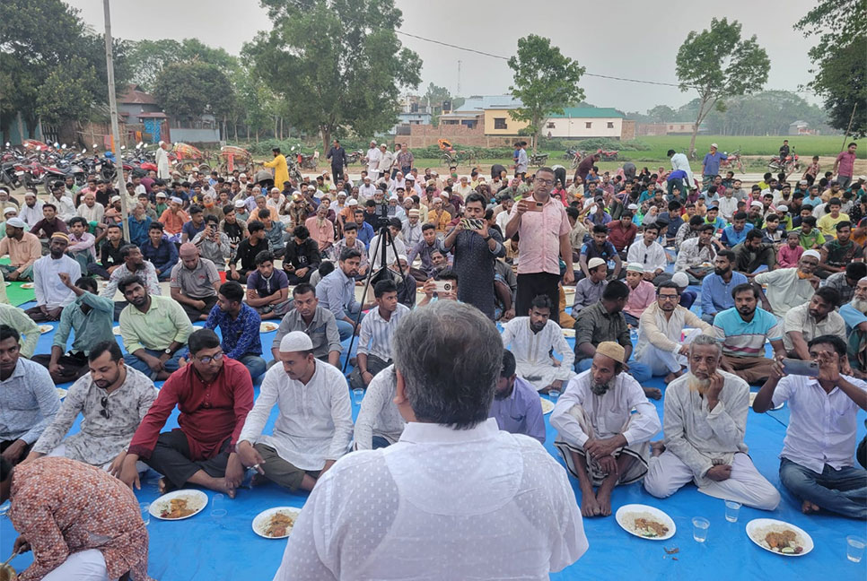 ‘নিত্যপ্রয়োজনীয় দ্রব্যমূল্যের মাত্রারিক্ত ঊর্ধ্বগতিতে জনজীবনে নাভিশ্বাস’