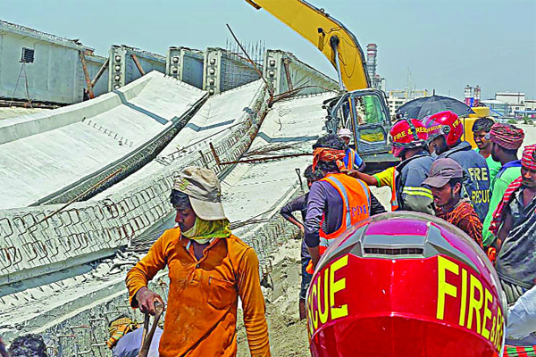 ভেঙে পড়ল সেতুর গার্ডার