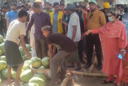 ফ্লাইওভারের নিচে চসিকের উচ্ছেদ অভিযান
