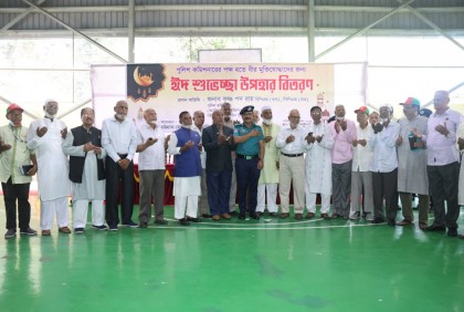 মুক্তিযোদ্ধাদের মধ্যে ঈদ শুভেচ্ছা বিতরণ