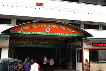 ৮ বছরের শিশু ফেরি করে বিক্রি করত বই, দুই বাসের চাপায় ঝরল প্রাণ

