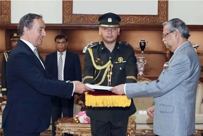 রাষ্ট্রপতির কাছে পর্তুগাল ও বাহরাইনের নবনিযুক্ত রাষ্ট্রদূতদের পরিচয়পত্র গ্রহণ 

