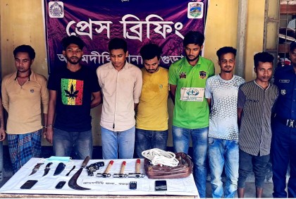 বগুড়ায় ডাকাতির প্রস্তুতিকালে অস্ত্রসহ গ্রেফতার ৭