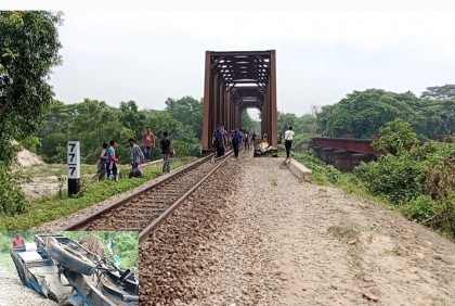 ট্রেনের ধাক্কায় দুমড়েমুচড়ে গেলো ট্রাক, নিহত ২