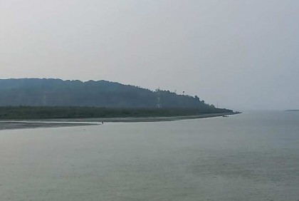 গোলাগুলি-বিস্ফোরণে কাঁপছে টেকনাফ সীমান্ত