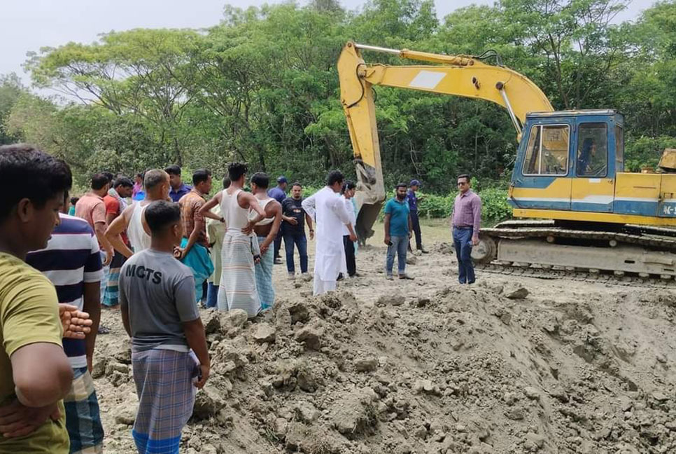 নোয়াখালীতে ভেকু মেশিন জব্দ