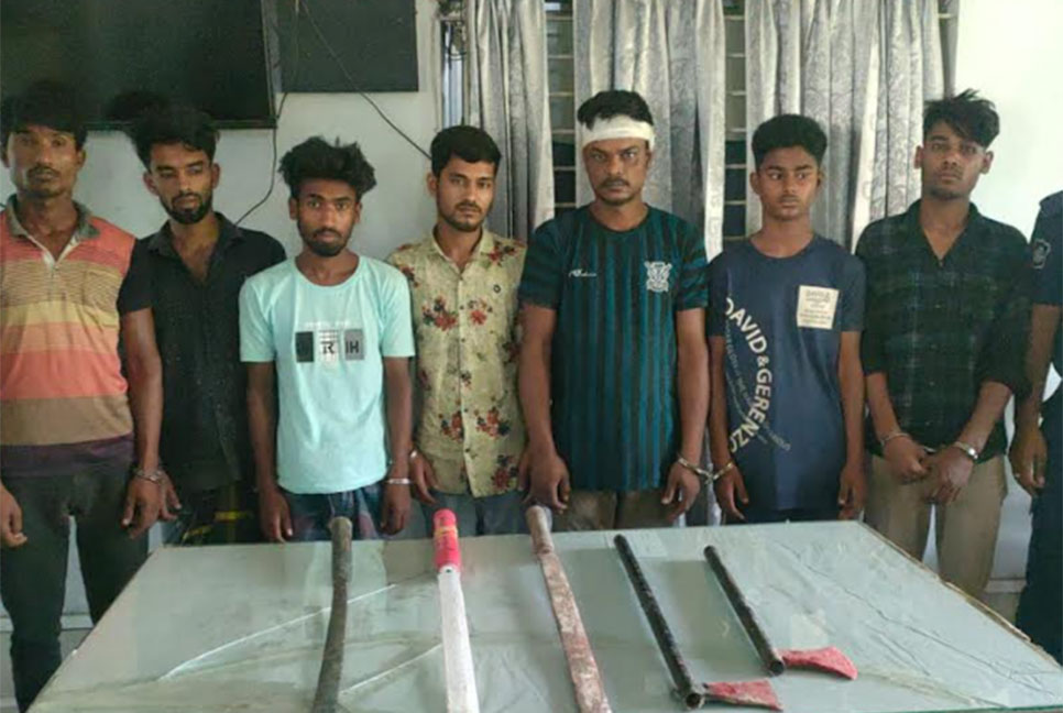সরাইলে অস্ত্রসহ ৭ ডাকাত গ্রেফতার