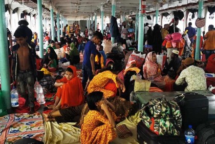 বাস, ট্রেন ও লঞ্চে বাড়ছে যাত্রীর ভিড়