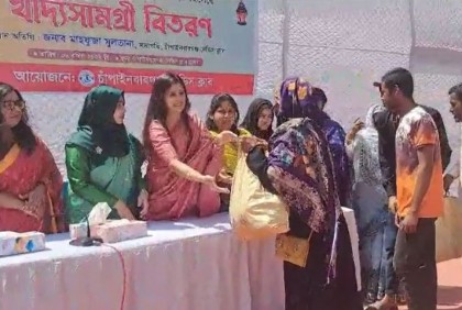 চাঁপাইনবাবগঞ্জে প্রধানমন্ত্রীর ঈদ উপহার বিতরণ