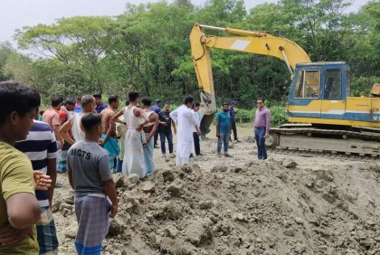নোয়াখালীতে ভেকু মেশিন জব্দ