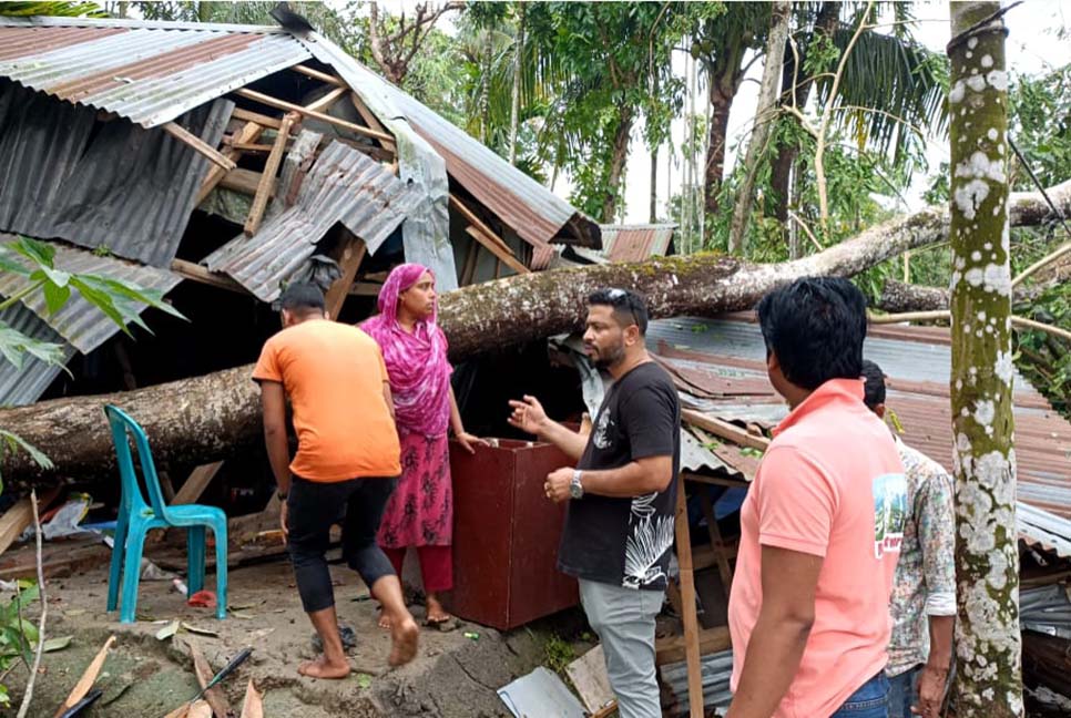 ভোলায় কালবৈশাখী ঝড়ে পাঁচ শতাধিক ঘরবাড়ি বিধ্বস্ত, নিহত ২ 


