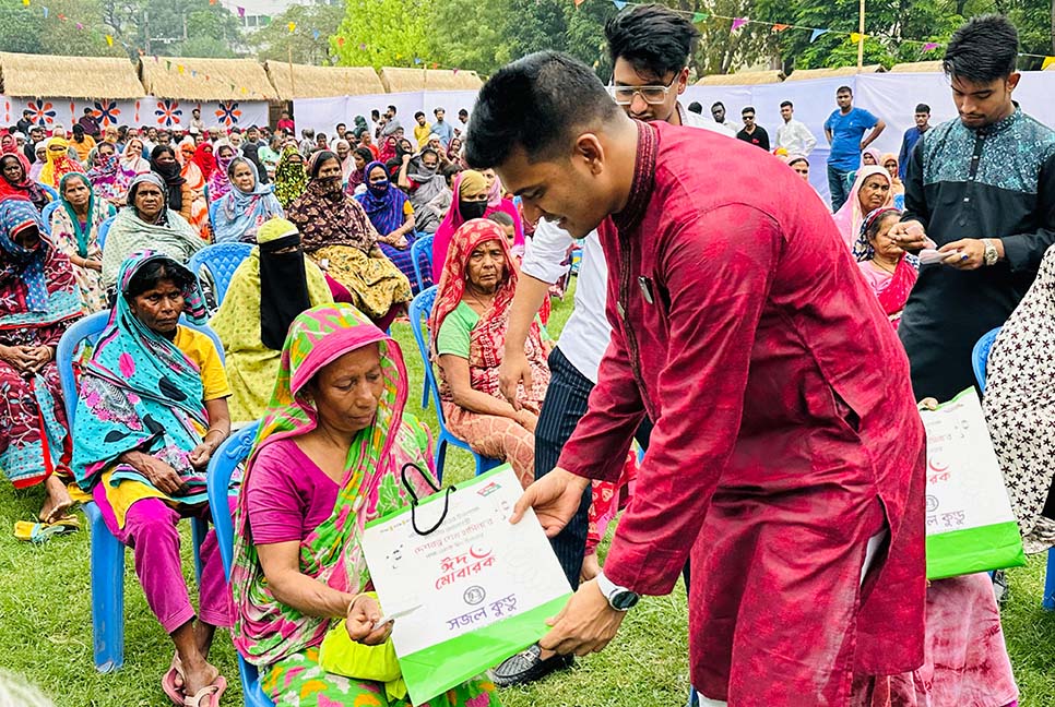 অসহায়-ছিন্নমূলদের মাঝে মহানগর দক্ষিণ ছাত্রলীগের ঈদসামগ্রী বিতরণ

