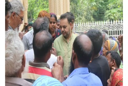 ভাঙ্গায় স্থানীয়দের মাঝে ঈদ উপহার বিতরণ 