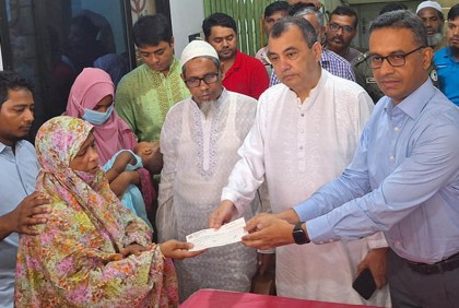 নিহত বন কর্মকর্তার পরিবারকে ১৫ লাখ টাকা সহায়তা

