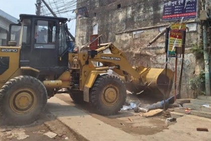 গাজীপুরে অবৈধ স্থাপনা উচ্ছেদ অভিযান
