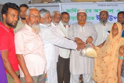 বগুড়ায় পাঁচ শতাধিক পরিবারের
মাঝে ঈদ সামগ্রী বিতরণ