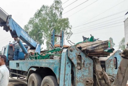 গাইবান্ধায় বাসচাপায় অটোরিকশা চালক নিহত