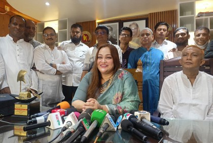 দায়িত্ব গ্রহণ করলেন কুমিল্লার প্রথম নারী মেয়র