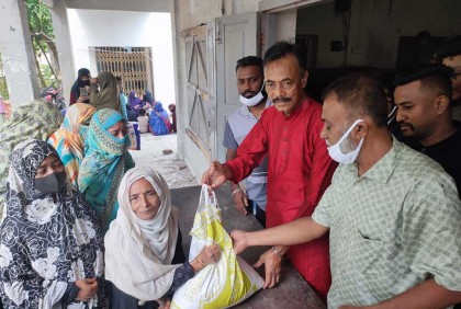 নোয়াখালী সদরে ৩০ হাজার দুস্থ মানুষ পেল প্রধানমন্ত্রীর ঈদ উপহার
